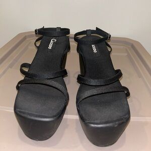 Cuoco Black Platform Sandals